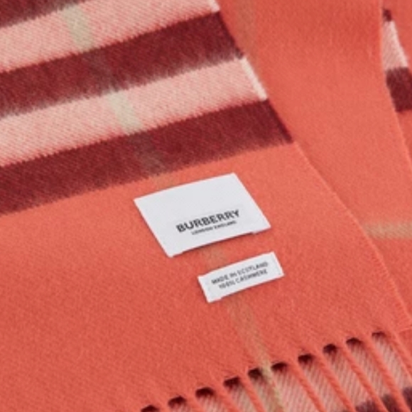 New BURBERRY Giant Check cashmere scarf - Picture 3 of 3